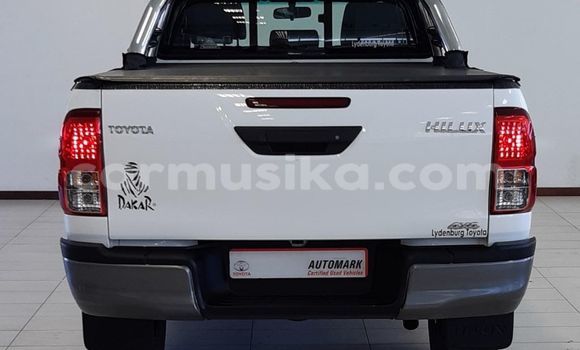 Tenga Tsaru Toyota Hilux Chena Mota in Beitbridge in Matabeleland South Tenga Tsaru Toyota Hilux Chena Mota in Beitbridge in Matabeleland South