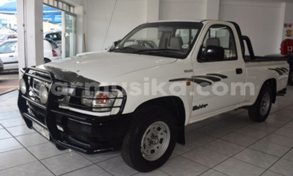 Tenga Tsaru Toyota Hilux Chena Mota in Beitbridge in Matabeleland South Tenga Tsaru Toyota Hilux Chena Mota in Beitbridge in Matabeleland South