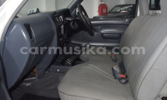 Tenga Tsaru Toyota Hilux Chena Mota in Beitbridge in Matabeleland South Tenga Tsaru Toyota Hilux Chena Mota in Beitbridge in Matabeleland South