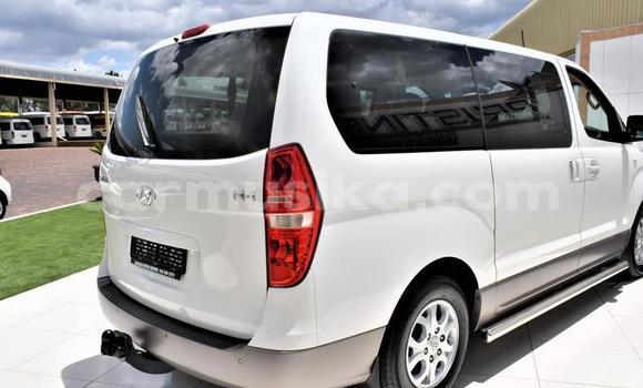 Tenga Tsaru Hyundai H1 Chena Mota in Beitbridge in Matabeleland South Tenga Tsaru Hyundai H1 Chena Mota in Beitbridge in Matabeleland South