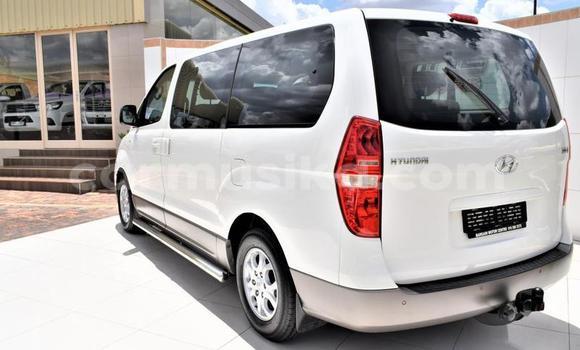 Tenga Tsaru Hyundai H1 Chena Mota in Beitbridge in Matabeleland South Tenga Tsaru Hyundai H1 Chena Mota in Beitbridge in Matabeleland South