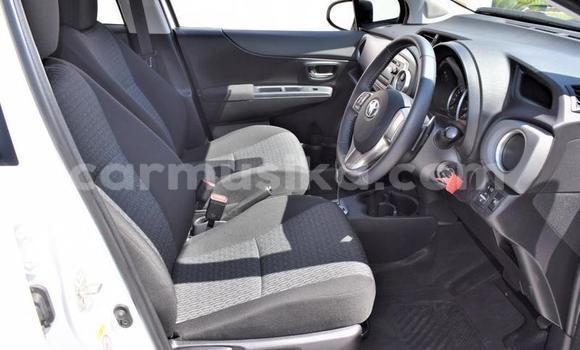 Acheter Occasion Voiture Toyota Yaris Blanc à Beitbridge, Matabeleland South Acheter Occasion Voiture Toyota Yaris Blanc à Beitbridge, Matabeleland South