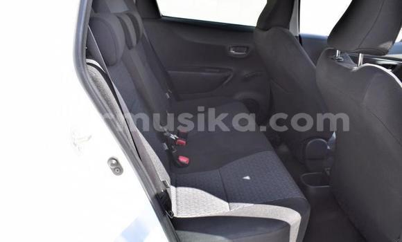 Acheter Occasion Voiture Toyota Yaris Blanc à Beitbridge, Matabeleland South Acheter Occasion Voiture Toyota Yaris Blanc à Beitbridge, Matabeleland South