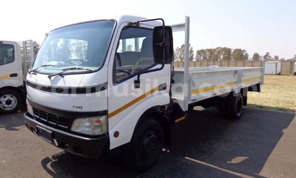 Acheter Occasion Utilitaire Toyota Dyna Blanc à Beitbridge, Matabeleland South Acheter Occasion Utilitaire Toyota Dyna Blanc à Beitbridge, Matabeleland South