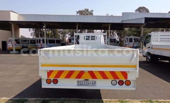 Acheter Occasion Utilitaire Toyota Dyna Blanc à Beitbridge, Matabeleland South Acheter Occasion Utilitaire Toyota Dyna Blanc à Beitbridge, Matabeleland South