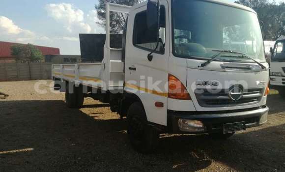 Acheter Occasion Utilitaire Hino 300 Blanc à Beitbridge, Matabeleland South Acheter Occasion Utilitaire Hino 300 Blanc à Beitbridge, Matabeleland South