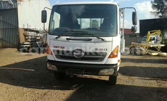 Acheter Occasion Utilitaire Hino 300 Blanc à Beitbridge, Matabeleland South Acheter Occasion Utilitaire Hino 300 Blanc à Beitbridge, Matabeleland South