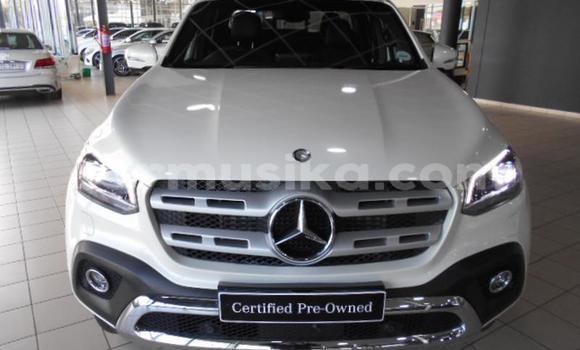 Tenga Tsaru Mercedes‒Benz X-klasse Concept Chena Mota in Beitbridge in Matabeleland South Tenga Tsaru Mercedes‒Benz X-klasse Concept Chena Mota in Beitbridge in Matabeleland South