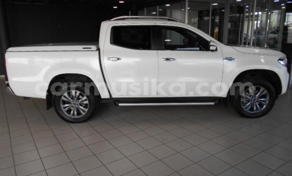 Tenga Tsaru Mercedes‒Benz X-klasse Concept Chena Mota in Beitbridge in Matabeleland South Tenga Tsaru Mercedes‒Benz X-klasse Concept Chena Mota in Beitbridge in Matabeleland South