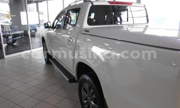 Tenga Tsaru Mercedes‒Benz X-klasse Concept Chena Mota in Beitbridge in Matabeleland South Tenga Tsaru Mercedes‒Benz X-klasse Concept Chena Mota in Beitbridge in Matabeleland South