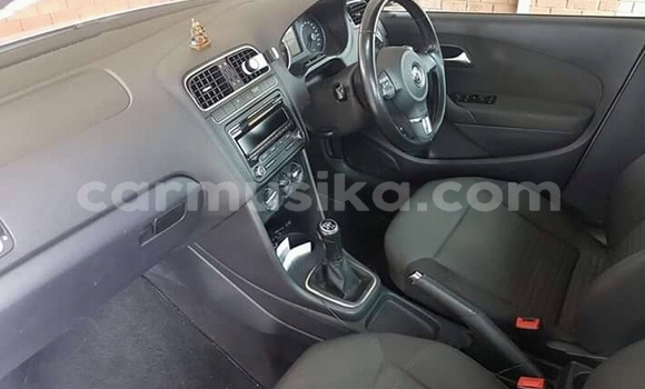 Nunua Ilio tumika Volkswagen Polo Fedha Gari ndani ya Beitbridge nchini Matabeleland Kusini Nunua Ilio tumika Volkswagen Polo Fedha Gari ndani ya Beitbridge nchini Matabeleland Kusini