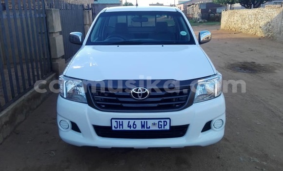 Acheter Occasion Voiture Toyota Hilux Blanc à Beitbridge, Matabeleland South Acheter Occasion Voiture Toyota Hilux Blanc à Beitbridge, Matabeleland South