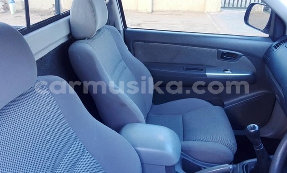 Acheter Occasion Voiture Toyota Hilux Blanc à Beitbridge, Matabeleland South Acheter Occasion Voiture Toyota Hilux Blanc à Beitbridge, Matabeleland South