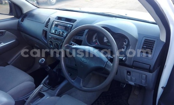 Acheter Occasion Voiture Toyota Hilux Blanc à Beitbridge, Matabeleland South Acheter Occasion Voiture Toyota Hilux Blanc à Beitbridge, Matabeleland South
