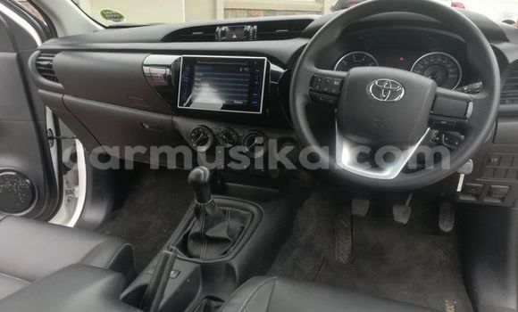 Buy Used Toyota Hilux White Car in Beitbridge in Matabeleland South Buy Used Toyota Hilux White Car in Beitbridge in Matabeleland South