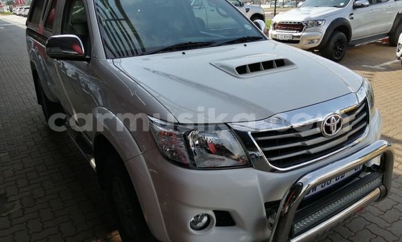 Buy Used Toyota Hilux White Car in Beitbridge in Matabeleland South Buy Used Toyota Hilux White Car in Beitbridge in Matabeleland South