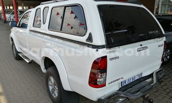 Buy Used Toyota Hilux White Car in Beitbridge in Matabeleland South Buy Used Toyota Hilux White Car in Beitbridge in Matabeleland South