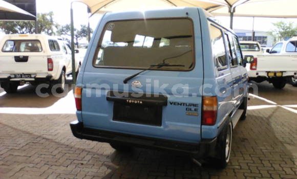 Acheter Occasion Voiture Toyota Venza Bleu à Beitbridge, Matabeleland South Acheter Occasion Voiture Toyota Venza Bleu à Beitbridge, Matabeleland South