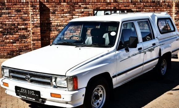 Buy Used Toyota Hilux White Car in Beitbridge in Matabeleland South Buy Used Toyota Hilux White Car in Beitbridge in Matabeleland South