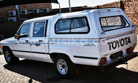 Buy Used Toyota Hilux White Car in Beitbridge in Matabeleland South Buy Used Toyota Hilux White Car in Beitbridge in Matabeleland South