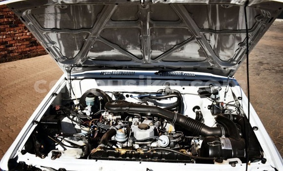 Buy Used Toyota Hilux White Car in Beitbridge in Matabeleland South Buy Used Toyota Hilux White Car in Beitbridge in Matabeleland South