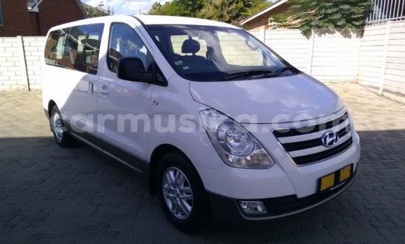 Acheter Occasion Voiture Hyundai H1 Blanc à Beitbridge, Matabeleland South Acheter Occasion Voiture Hyundai H1 Blanc à Beitbridge, Matabeleland South