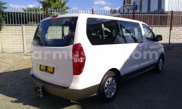 Acheter Occasion Voiture Hyundai H1 Blanc à Beitbridge, Matabeleland South Acheter Occasion Voiture Hyundai H1 Blanc à Beitbridge, Matabeleland South