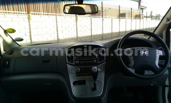 Acheter Occasion Voiture Hyundai H1 Blanc à Beitbridge, Matabeleland South Acheter Occasion Voiture Hyundai H1 Blanc à Beitbridge, Matabeleland South