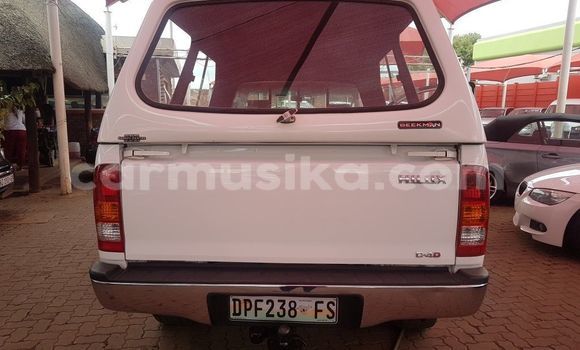 Tenga Tsaru Toyota Hilux Chena Mota in Beitbridge in Matabeleland South Tenga Tsaru Toyota Hilux Chena Mota in Beitbridge in Matabeleland South