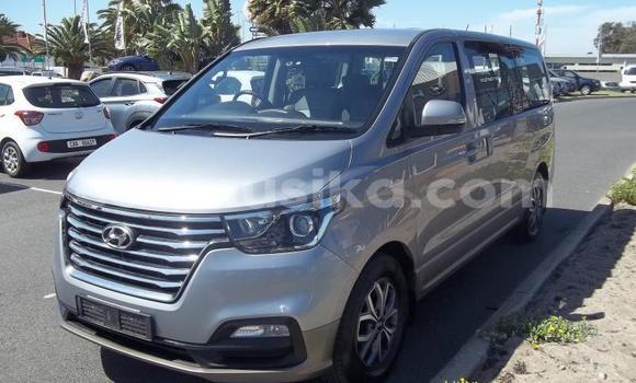 Acheter Occasion Voiture Hyundai H1 Gris à Beitbridge, Matabeleland South Acheter Occasion Voiture Hyundai H1 Gris à Beitbridge, Matabeleland South