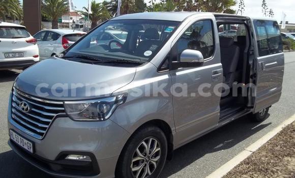 Acheter Occasion Voiture Hyundai H1 Gris à Beitbridge, Matabeleland South Acheter Occasion Voiture Hyundai H1 Gris à Beitbridge, Matabeleland South