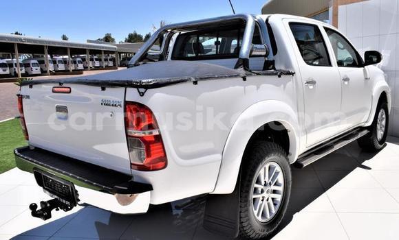 Acheter Occasion Voiture Toyota Hilux Blanc à Beitbridge, Matabeleland South Acheter Occasion Voiture Toyota Hilux Blanc à Beitbridge, Matabeleland South