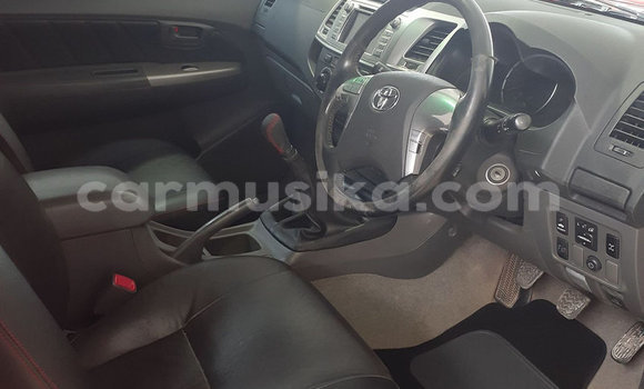 Buy Used Toyota Hilux Red Car in Beitbridge in Matabeleland South Buy Used Toyota Hilux Red Car in Beitbridge in Matabeleland South