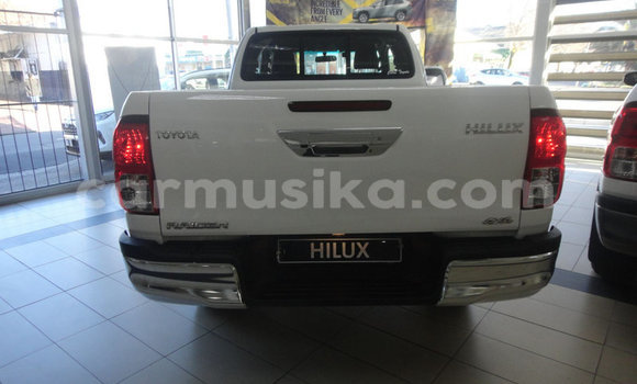 Tenga Tsaru Toyota Hilux Zvimwe Mota in Beitbridge in Matabeleland South Tenga Tsaru Toyota Hilux Zvimwe Mota in Beitbridge in Matabeleland South