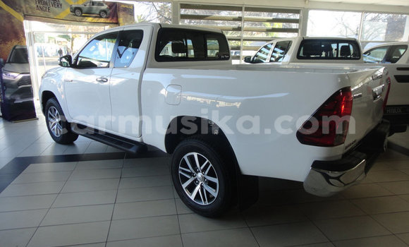 Tenga Tsaru Toyota Hilux Zvimwe Mota in Beitbridge in Matabeleland South Tenga Tsaru Toyota Hilux Zvimwe Mota in Beitbridge in Matabeleland South