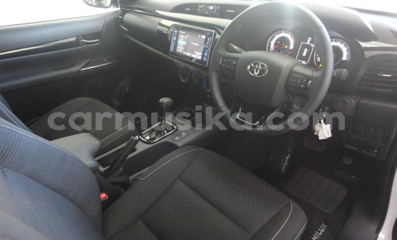 Tenga Tsaru Toyota Hilux Zvimwe Mota in Beitbridge in Matabeleland South Tenga Tsaru Toyota Hilux Zvimwe Mota in Beitbridge in Matabeleland South