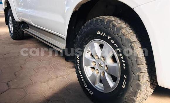 Buy Used Toyota Hilux White Car in Beitbridge in Matabeleland South Buy Used Toyota Hilux White Car in Beitbridge in Matabeleland South