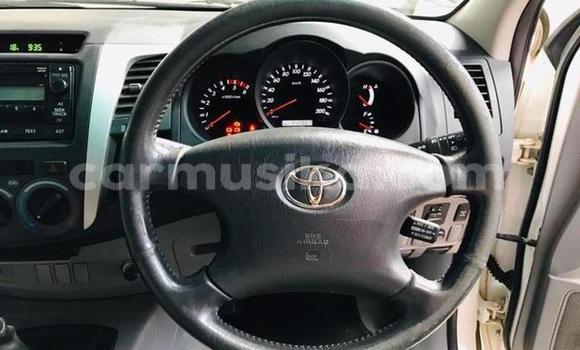 Buy Used Toyota Hilux White Car in Beitbridge in Matabeleland South Buy Used Toyota Hilux White Car in Beitbridge in Matabeleland South