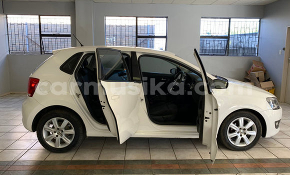 Acheter Occasion Voiture Volkswagen Polo Blanc à Beitbridge, Matabeleland South Acheter Occasion Voiture Volkswagen Polo Blanc à Beitbridge, Matabeleland South