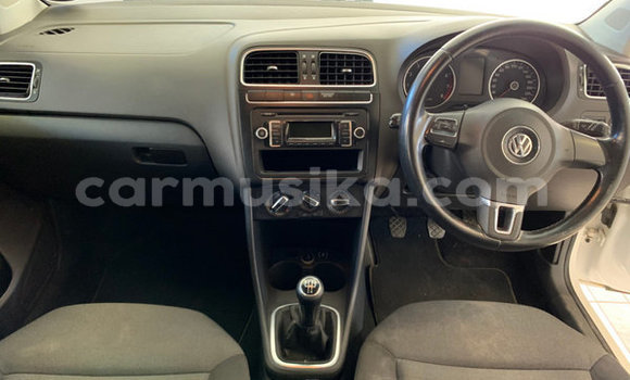 Acheter Occasion Voiture Volkswagen Polo Blanc à Beitbridge, Matabeleland South Acheter Occasion Voiture Volkswagen Polo Blanc à Beitbridge, Matabeleland South