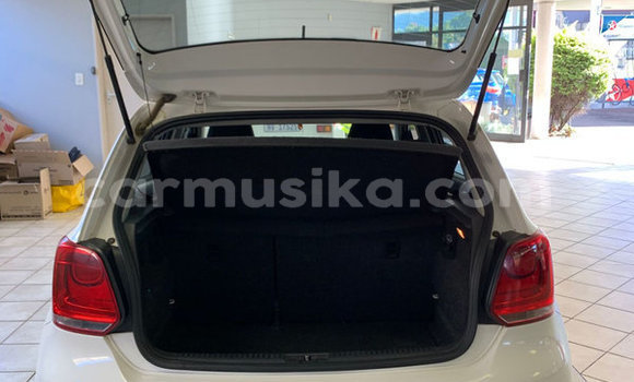 Acheter Occasion Voiture Volkswagen Polo Blanc à Beitbridge, Matabeleland South Acheter Occasion Voiture Volkswagen Polo Blanc à Beitbridge, Matabeleland South