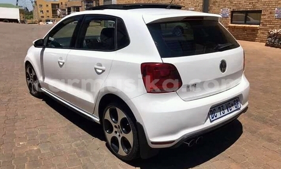 Nunua Ilio tumika Volkswagen Polo GTI Nyeupe Gari ndani ya Beitbridge nchini Matabeleland Kusini Nunua Ilio tumika Volkswagen Polo GTI Nyeupe Gari ndani ya Beitbridge nchini Matabeleland Kusini