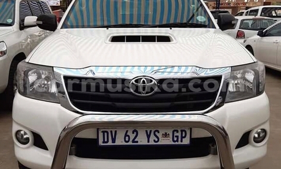 Nunua Ilio tumika Toyota Hilux Nyeupe Gari ndani ya Beitbridge nchini Matabeleland Kusini Nunua Ilio tumika Toyota Hilux Nyeupe Gari ndani ya Beitbridge nchini Matabeleland Kusini