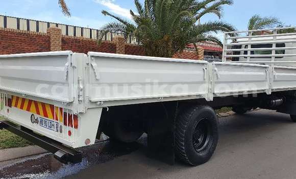 Acheter Occasion Utilitaire Nissan UD Blanc à Beitbridge, Matabeleland South Acheter Occasion Utilitaire Nissan UD Blanc à Beitbridge, Matabeleland South