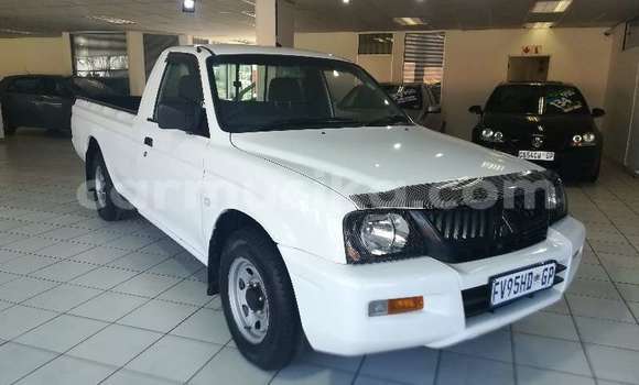 Acheter Occasion Voiture Mitsubishi Colt Blanc à Beitbridge, Matabeleland South Acheter Occasion Voiture Mitsubishi Colt Blanc à Beitbridge, Matabeleland South