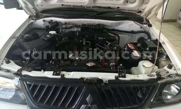 Acheter Occasion Voiture Mitsubishi Colt Blanc à Beitbridge, Matabeleland South Acheter Occasion Voiture Mitsubishi Colt Blanc à Beitbridge, Matabeleland South