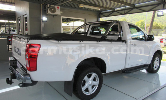 Acheter Occasion Voiture Isuzu KB Blanc à Beitbridge, Matabeleland South Acheter Occasion Voiture Isuzu KB Blanc à Beitbridge, Matabeleland South