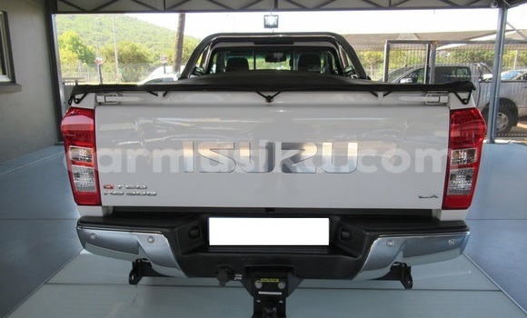 Acheter Occasion Voiture Isuzu KB Blanc à Beitbridge, Matabeleland South Acheter Occasion Voiture Isuzu KB Blanc à Beitbridge, Matabeleland South