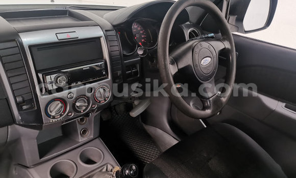 Acheter Occasion Voiture Ford Ranger Blanc à Beitbridge, Matabeleland South Acheter Occasion Voiture Ford Ranger Blanc à Beitbridge, Matabeleland South