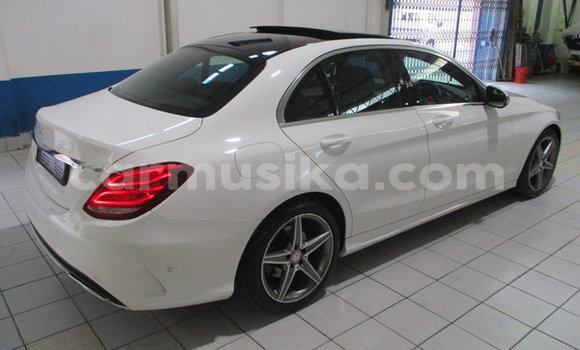 Tenga Tsaru Mercedes‒Benz C–Class Chena Mota in Beitbridge in Matabeleland South Tenga Tsaru Mercedes‒Benz C–Class Chena Mota in Beitbridge in Matabeleland South
